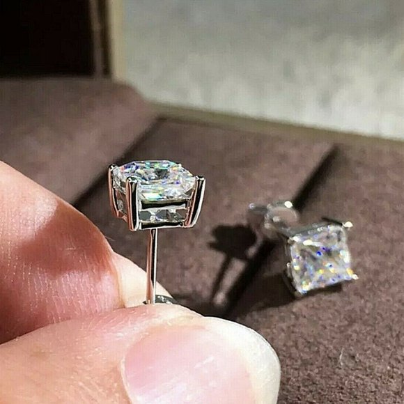 2.5 CT PRINCESS CUT STUD EARRINGS!!! - Picture 1 of 4
